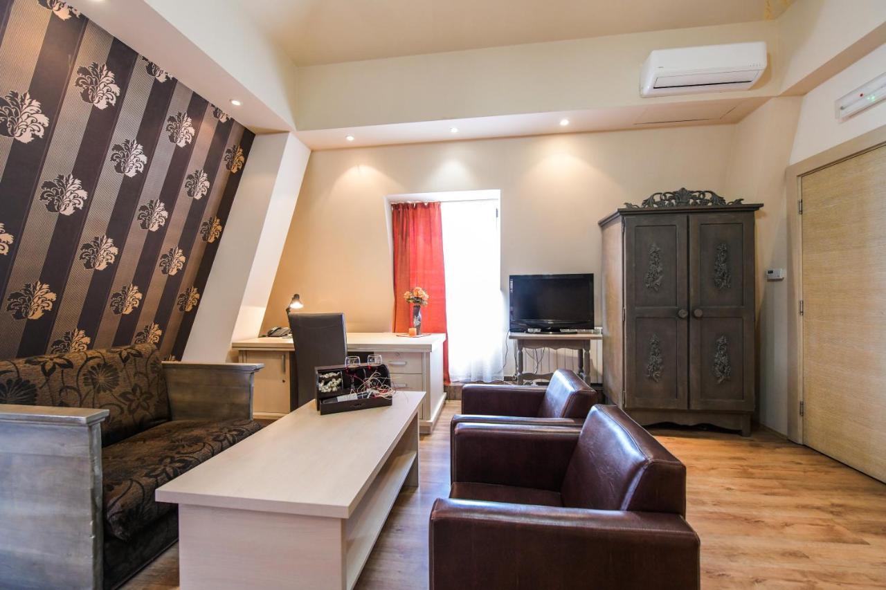 Vila Hit Ruma Extérieur photo