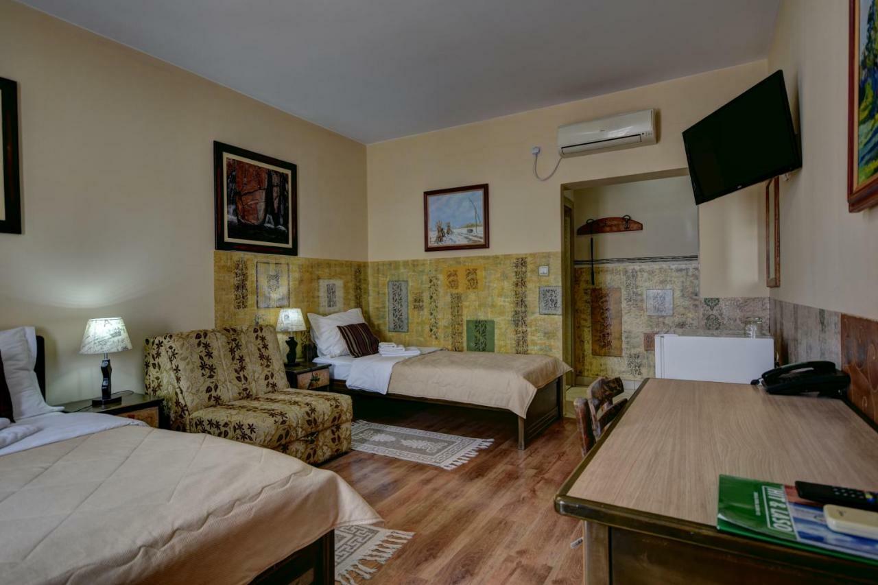 Vila Hit Ruma Extérieur photo
